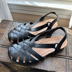 Earth Origins • Berri Woven Casual Round Toe Slip-on Sandals in Black